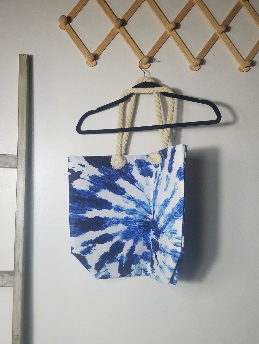 BLUE TIE-DYE CANVAS BEACH BAG WITH ROPE HANDLES
